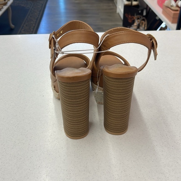 Mudd tan chunky heels, NWT, size 9 - Picture 4 of 5